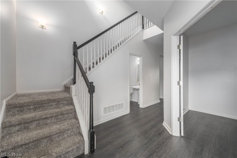 33136 Fairport Drive, Avon Lake, OH - Photo 6