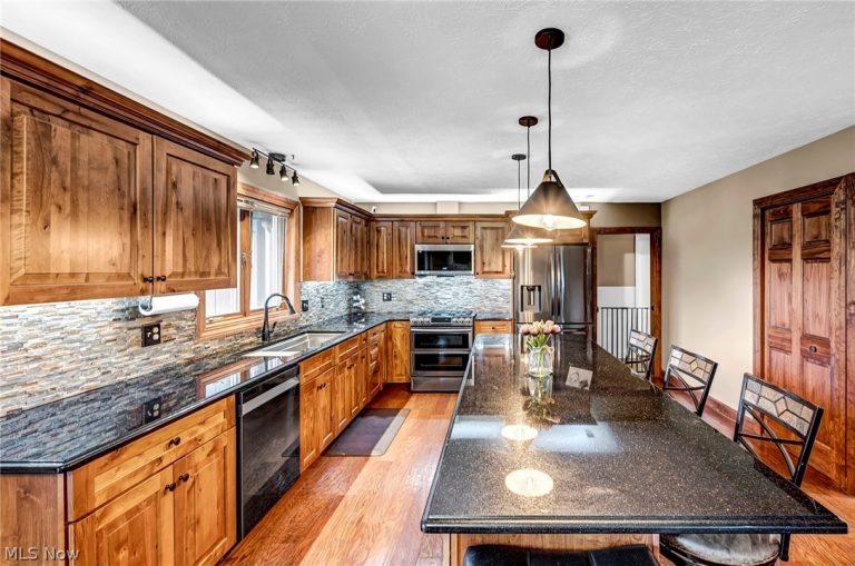 2960 Millgate Drive, Willoughby Hills, OH - Photo 5