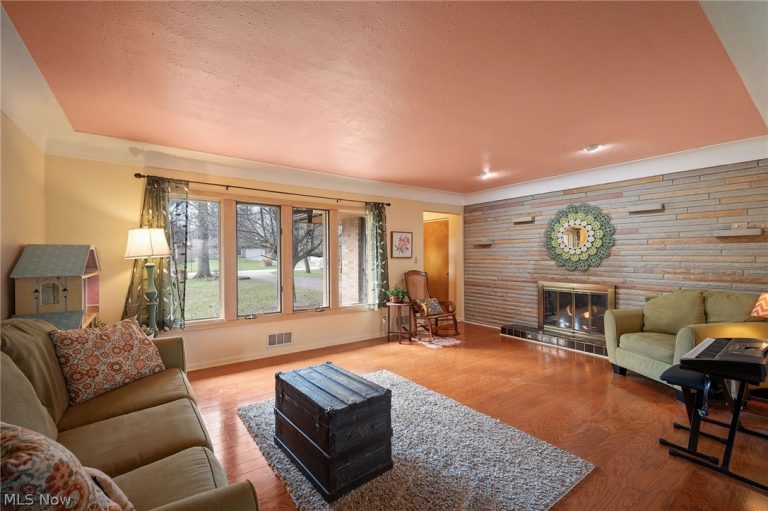 2441 Vezber Drive, Seven Hills, OH - Photo 3