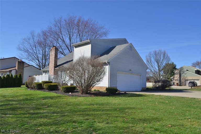 6566 Hythe Street, Canton, OH - Photo 3