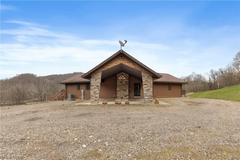 55575 Clover Ridge Road, Jacobsburg, OH - Photo 4