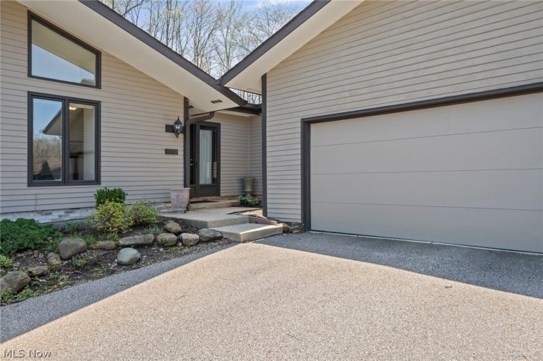6972 Windward Hills Drive, Brecksville, OH - Photo 3