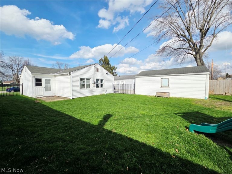 659 Weller Road, Elyria, OH - Photo 8