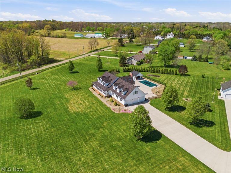 11011 Immel Avenue, Hartville, OH - Photo 2