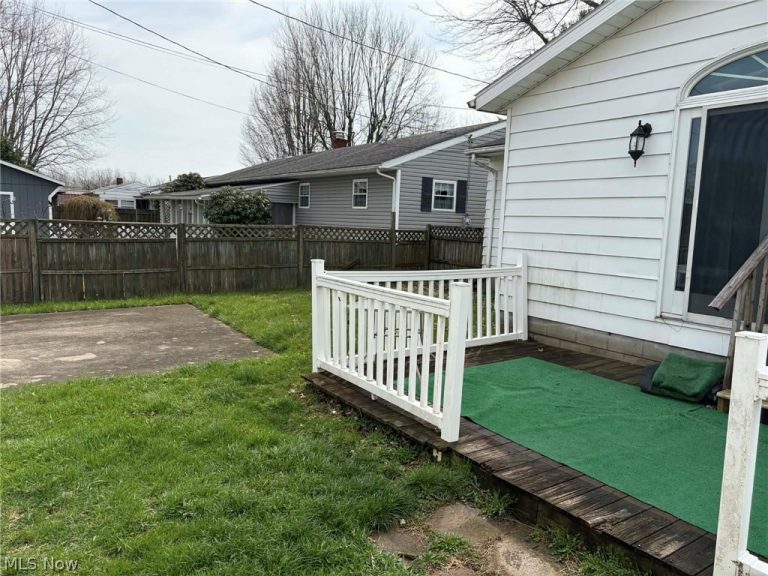 810 Woodale Drive, Bucyrus, OH - Photo 2