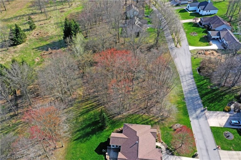 St Andrews Court, Cortland, OH - Photo 8