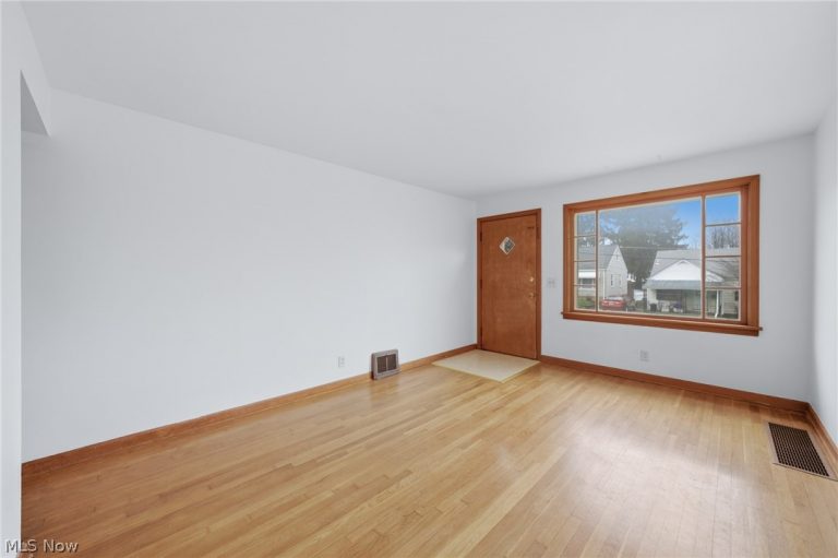 1614 Colonial Boulevard, Canton, OH - Photo 6