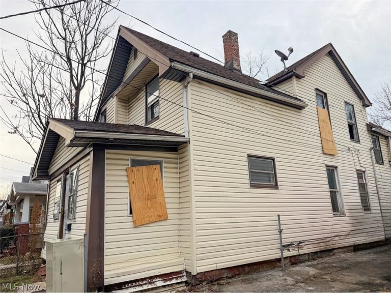 3934 Arnold Court, Cleveland, OH - Photo 3