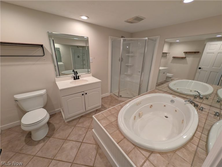 8645 Courtland Drive, Strongsville, OH - Photo 5