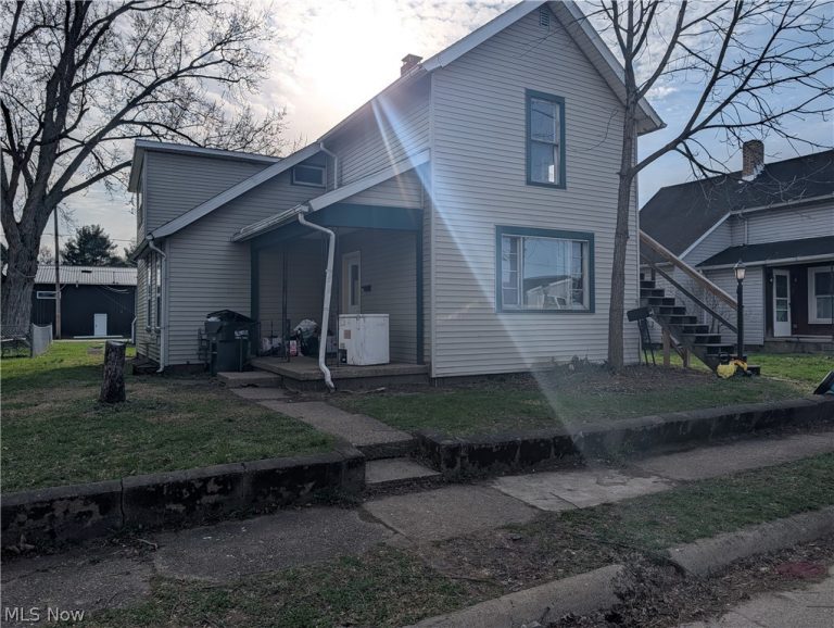722 John, Coshocton, OH - Photo 2