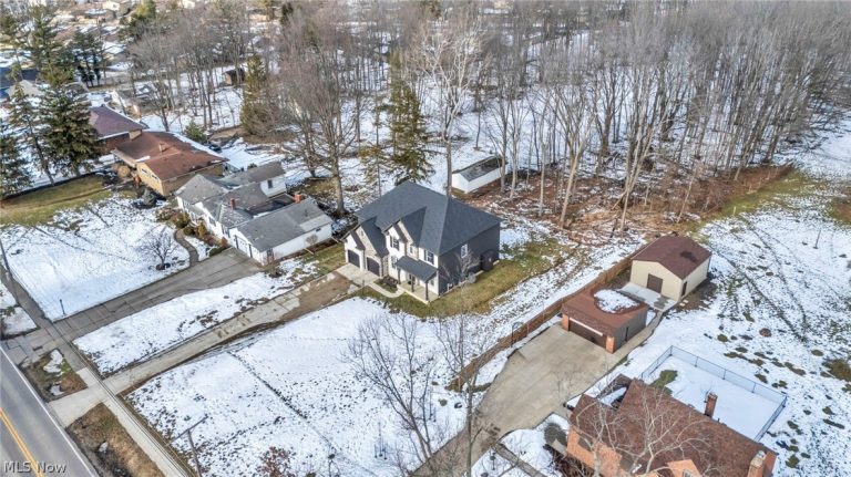 19736 Westwood Drive, Strongsville, OH - Photo 6