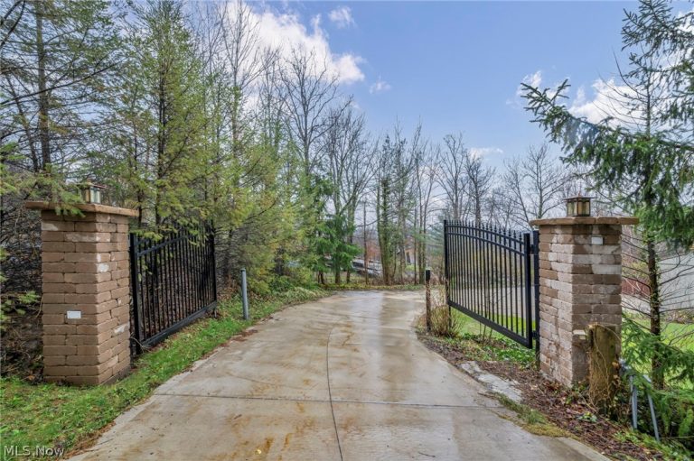 160 River Road, Hinckley, OH - Photo 5