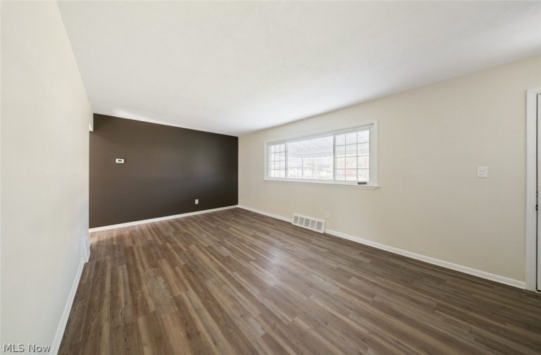 5850 Doris Drive, Brook Park, OH - Photo 4