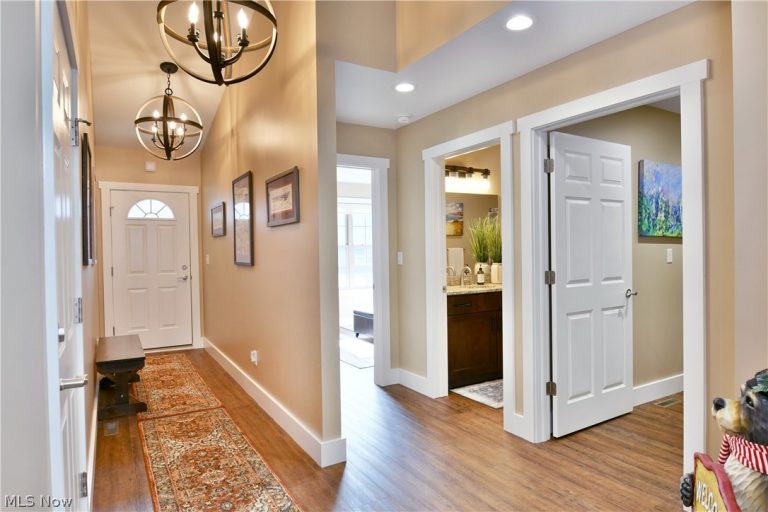 12 Bayview Circle, Cortland, OH - Photo 3