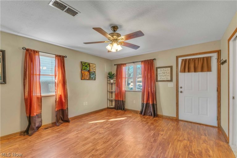 5747 Pleasant Avenue, North Ridgeville, OH - Photo 4