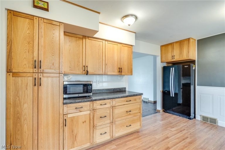 1306 Plainview Drive, Copley, OH - Photo 6