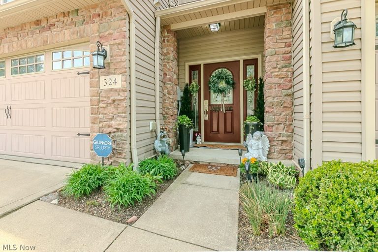 324 Lakewick Lane, Willowick, OH - Photo 3