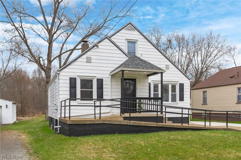 2526 Stocker Avenue, Youngstown, OH - Photo 3