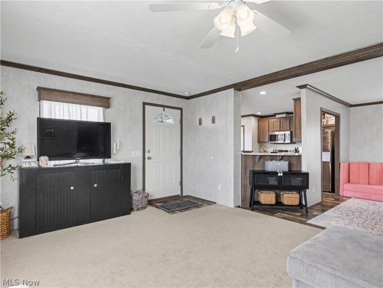 4822 Valley Hills Drive, Ravenna, OH - Photo 3