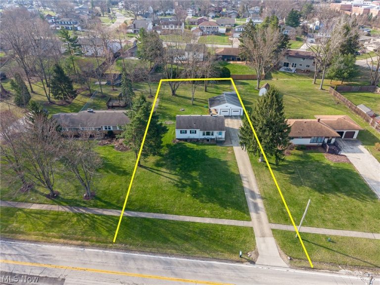 18255 Shurmer Road, Strongsville, OH - Photo 3