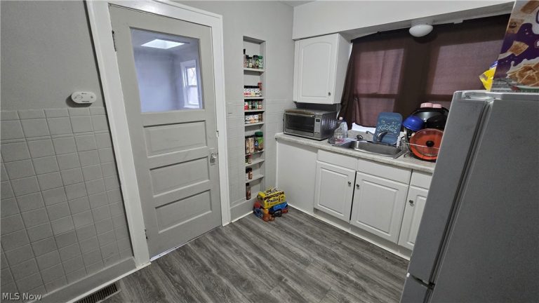 11105 Revere Avenue, Cleveland, OH - Photo 4