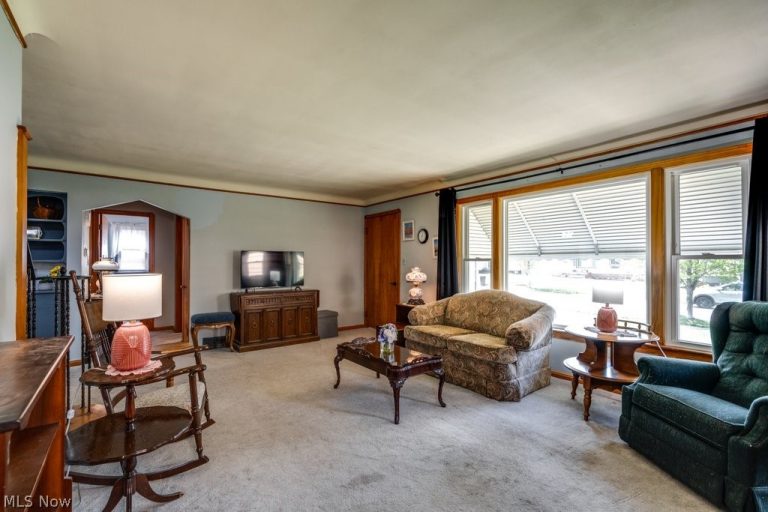 16080 Glenridge Avenue, Middleburg Heights, OH - Photo 5