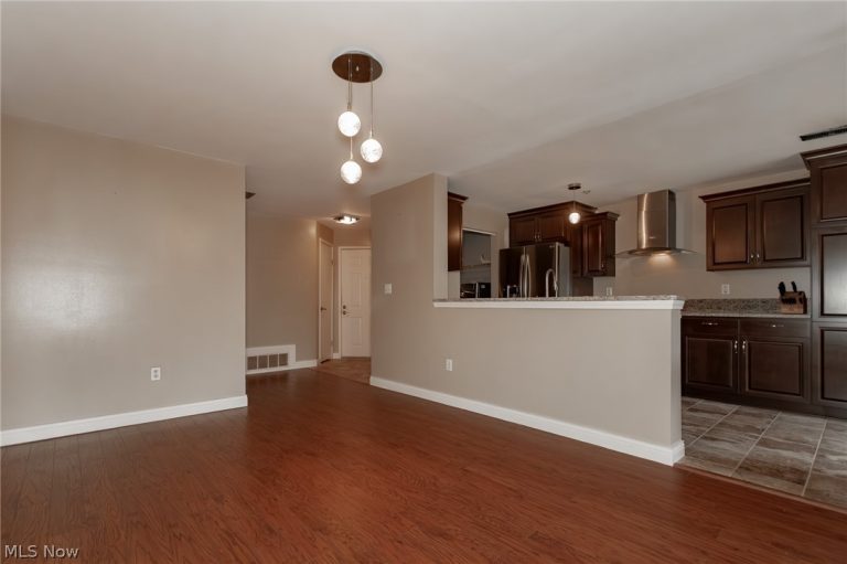 220 Fox Hollow Drive #212, Mayfield Heights, OH - Photo 2