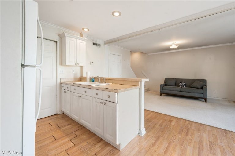 2535 Royal County Down #B, Uniontown, OH - Photo 5