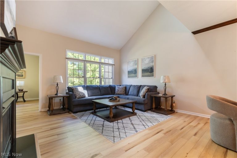 2939 Halwyck Circle, North Canton, OH - Photo 2
