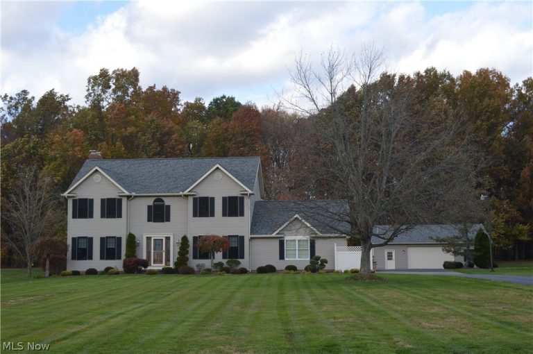 7700 Meadowood Drive, Canfield, OH - Photo 3