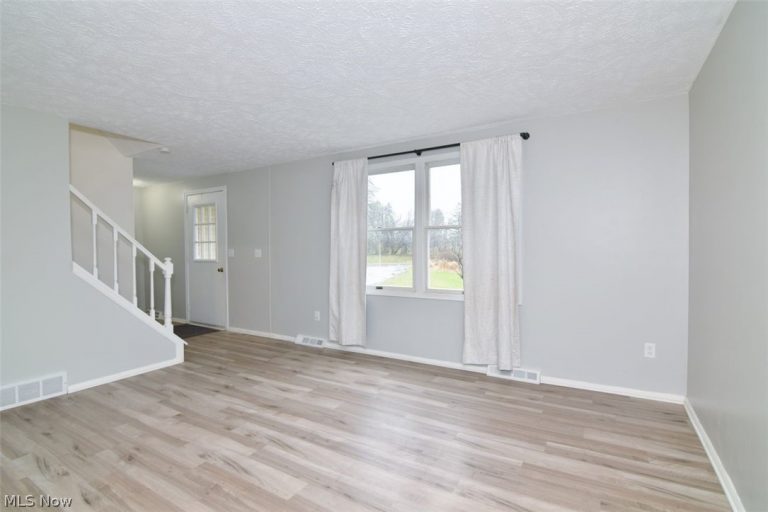 12395 Country Oaks Trail, Chardon, OH - Photo 6