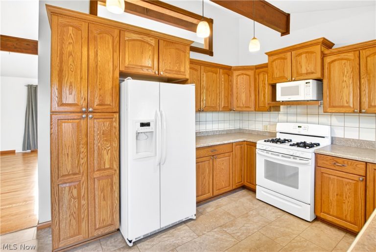 889 Pennys Drive, Brunswick, OH - Photo 6