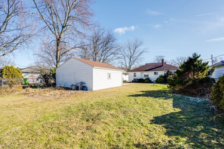 13801 Bangor Avenue, Garfield Heights, OH - Photo 2