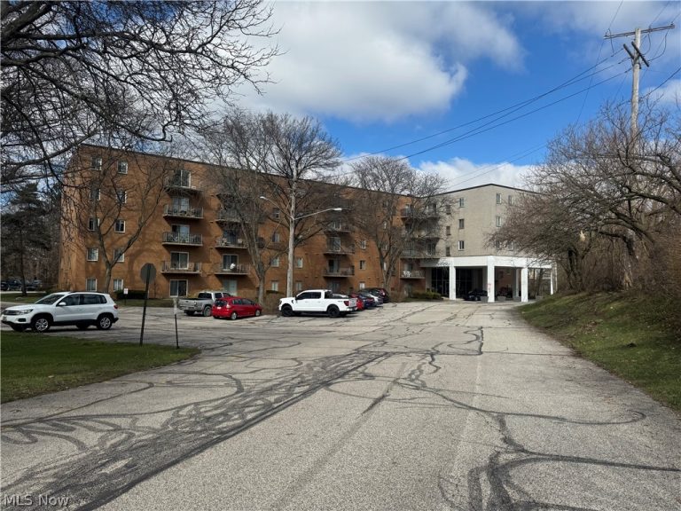 3675 Clague Road #316, North Olmsted, OH - Photo 2