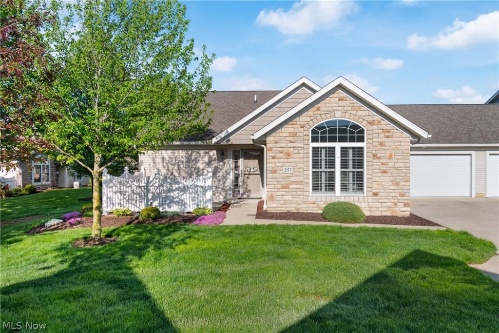 257 Woodbury Circle, Dalton, OH