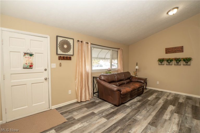5619 Meadow Lane, Bedford, OH - Photo 4
