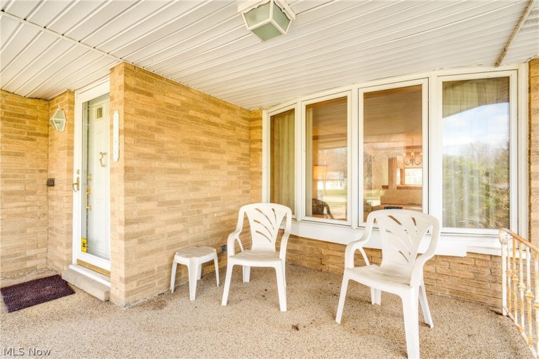 1196 Skyline Drive, Seven Hills, OH - Photo 5
