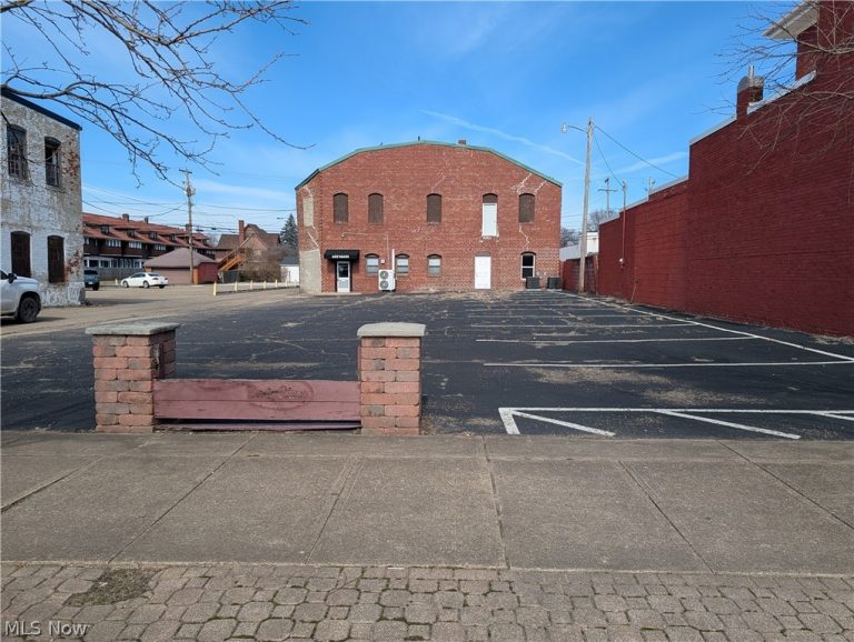 622 Main Street, Coshocton, OH, 43812