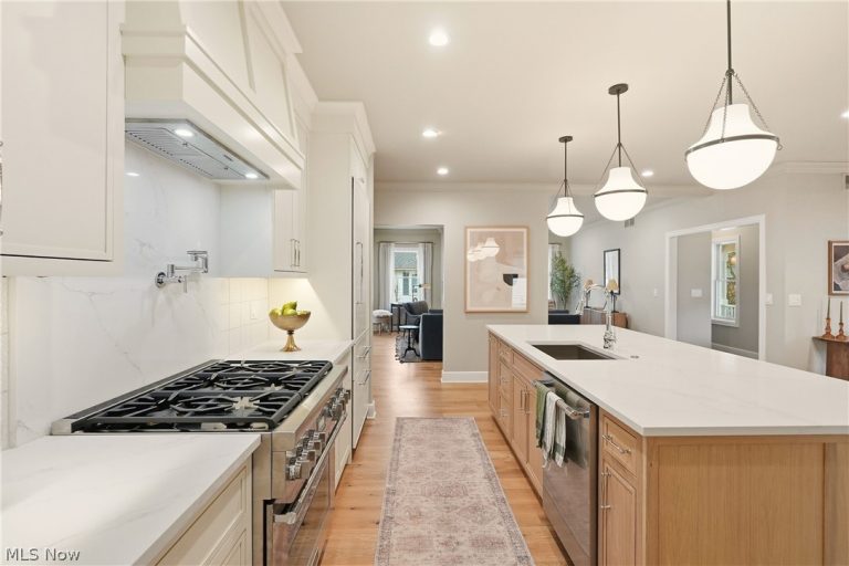 81 Hall Street, Chagrin Falls, OH - Photo 8