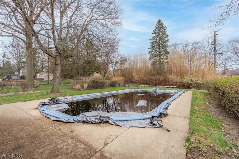 210 Cypress Avenue, Louisville, OH - Photo 3