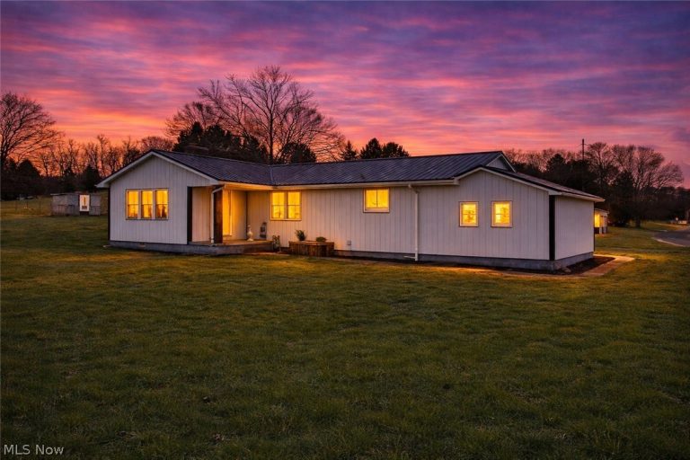 11020 Montgomery Road, Kensington, OH - Photo 2