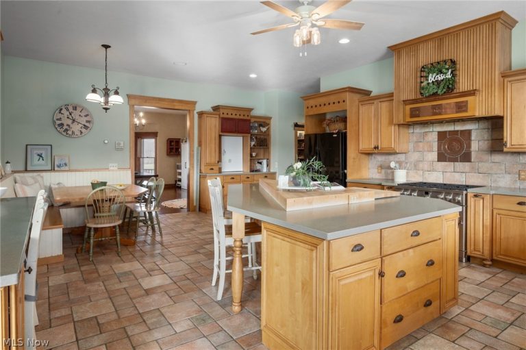 9419 Robinson Road, Chardon, OH - Photo 5