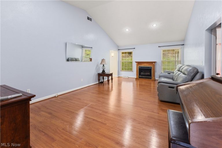 630 Bridgeview Avenue, Chester, WV - Photo 2