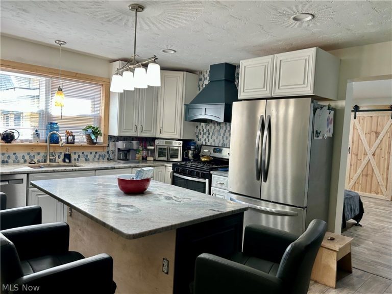 820 Commerce Street, Wellsburg, WV - Photo 3