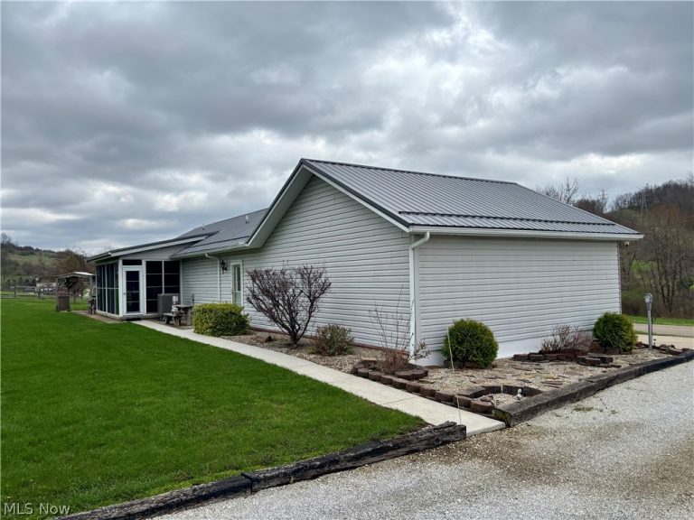 7231 Bluebird Road, East Canton, OH - Photo 3