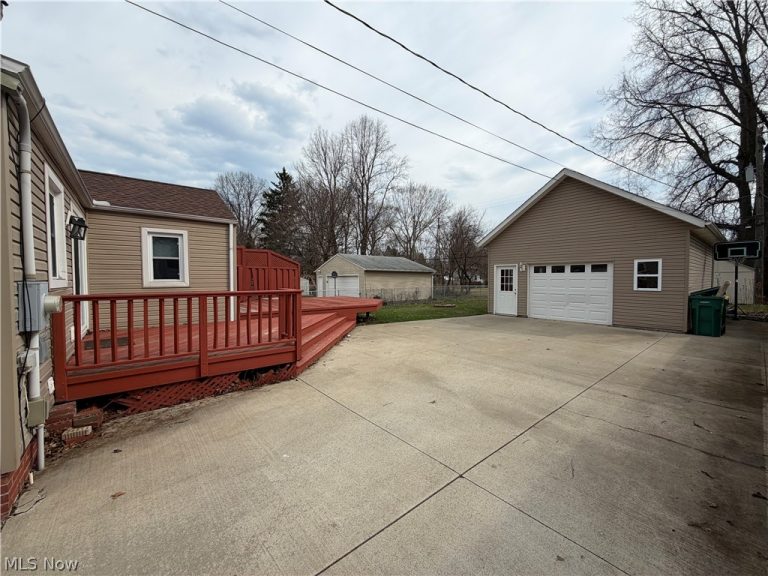 8141 Dartmoor Road, Mentor, OH - Photo 3