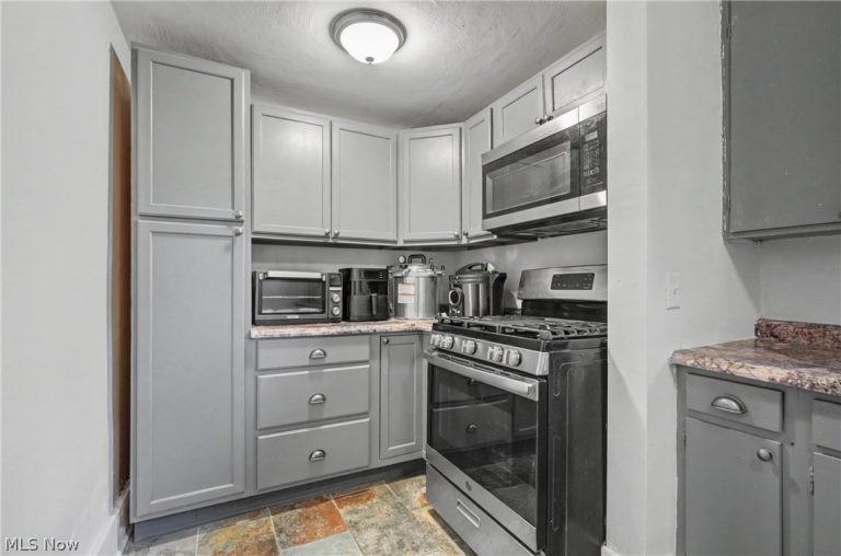 4144 Helena Avenue, Youngstown, OH - Photo 3