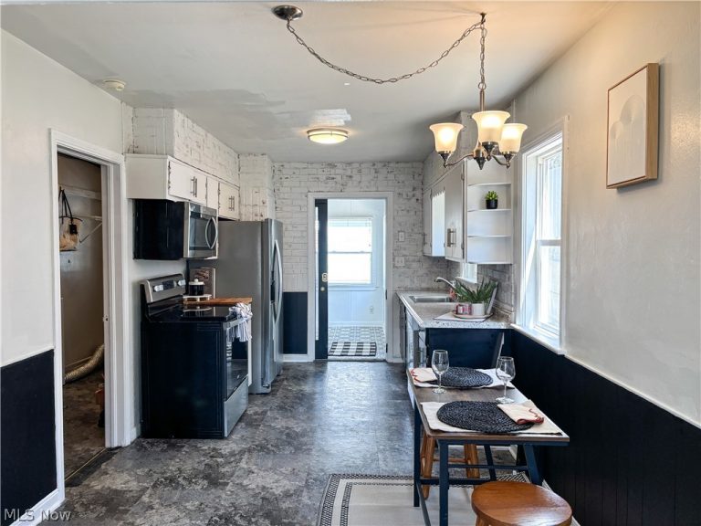 2455 Albrecht Avenue, Akron, OH - Photo 4