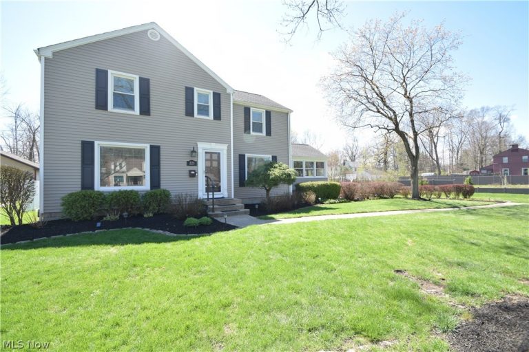 225 Cadillac Drive, Youngstown, OH - Photo 2