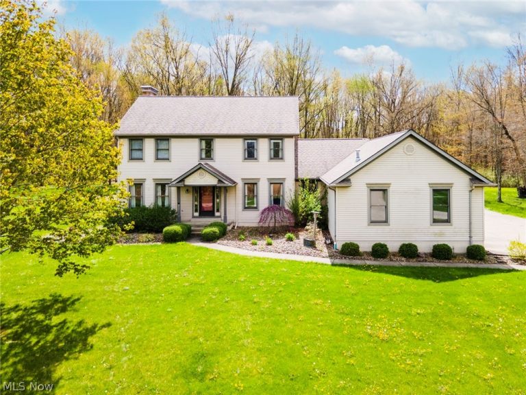 8105 Caymen Court, Canfield, OH - Photo 2